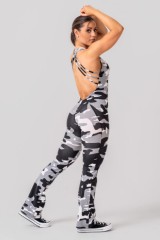 Комбінезон Nebbia Sculpting Flared Jumpsuit OWN THE GYM White Camo 397